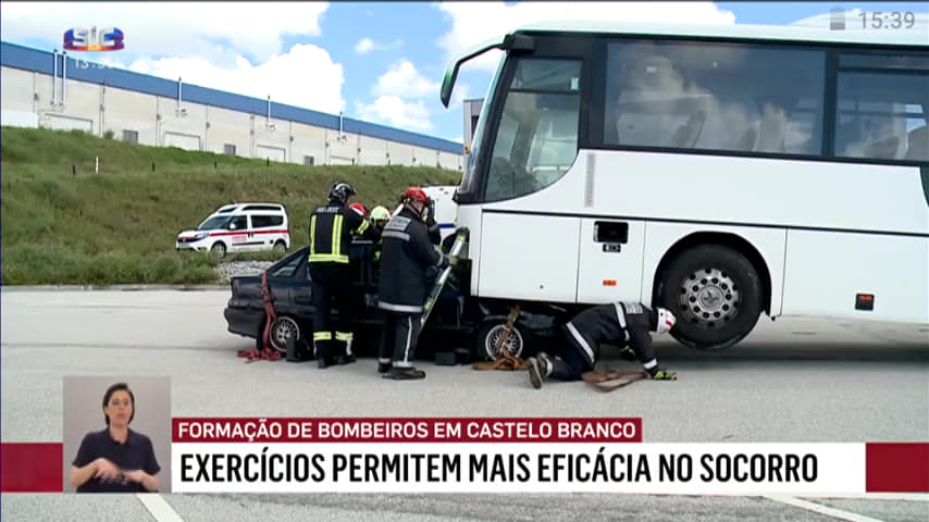 Bombeiros de Castelo Branco aprendem técnicas de socorro a acidentes com pesados