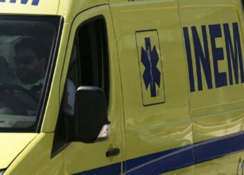 Carro capotado em acidente aparatoso
