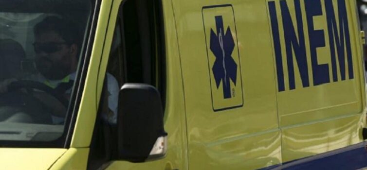 Carro capotado em acidente aparatoso