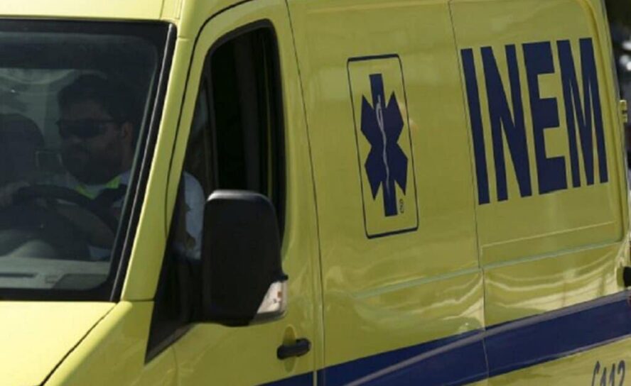 Carro capotado em acidente aparatoso