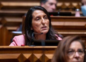 Cláudia André interpela Governo