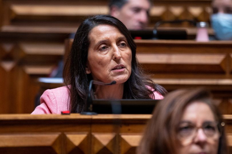 Cláudia André interpela Governo