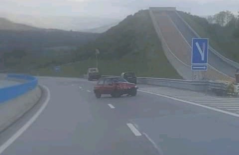 Despiste no IP2 deixa viatura no meio da estrada