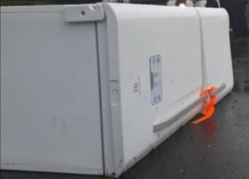 Frigorífico caído na A23