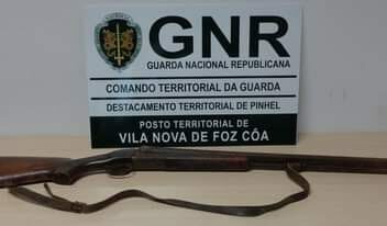 GNR detém homem por posse ilegal de arma