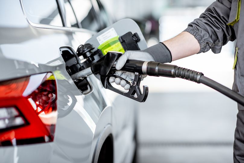 Gasolina sobe e gasóleo desce