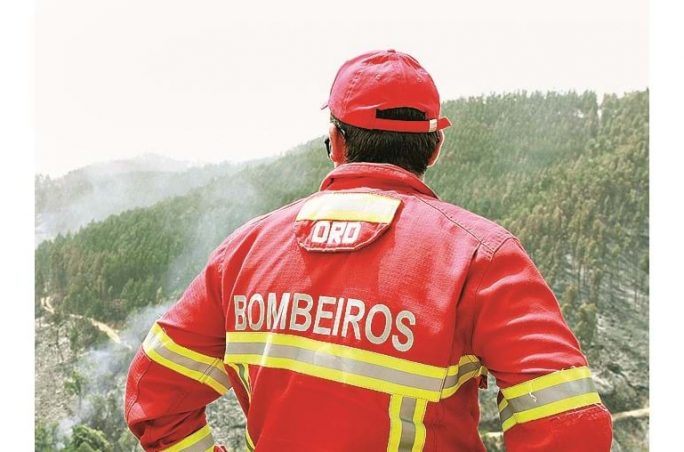 Incêndio florestal em Oleiros