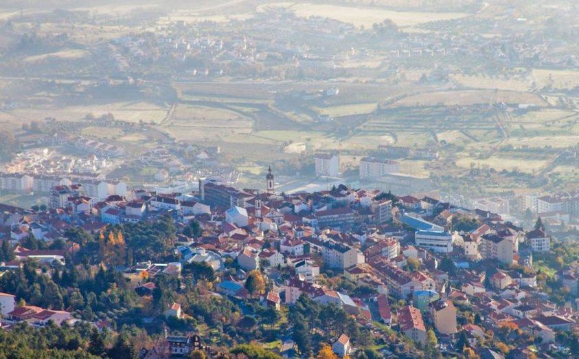 A Águas da Covilhã está a organizar o concurso "Varandas de Natal" para todas as