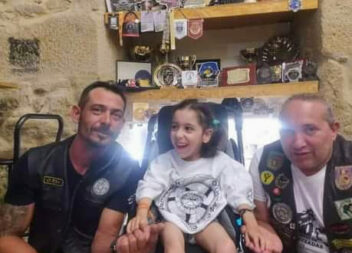 A Beatriz precisa de todos nós para adquirir cadeira de rodas