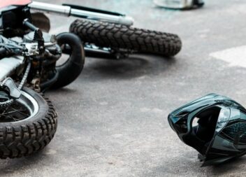 Acidente com motociclo resulta em 2 feridos
