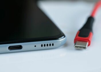 Carregador universal USB tipo C vai ser adotado em 2024