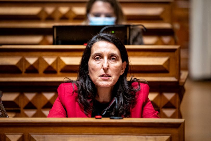 Cláudia André questiona Ministra da Saúde