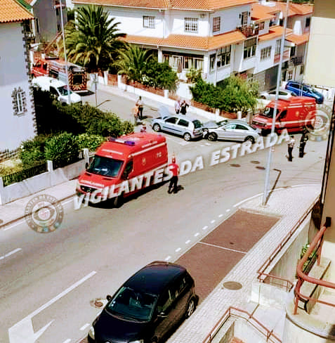 Colisão rodoviária sem vítimas a registar