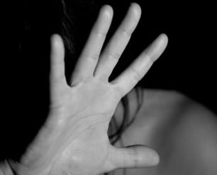 Condutor de pronto socorro em Castelo Branco apalpa e beija mulher à força é con