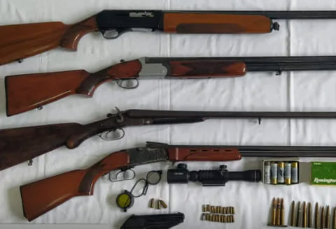 Condutor detido por arma ilegal, afinal, tinha “arsenal” em casa