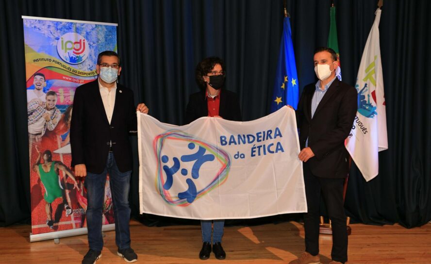 Departamento da Formação do Clube Desportivo de Alcains certificado com a Bandei