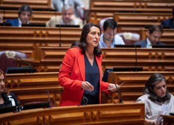 Deputados-PSD questionam Governo