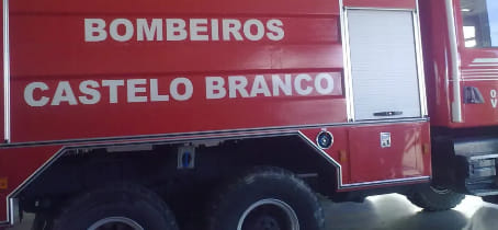 Incêndio no quintal de uma habitação em Castelo Branco