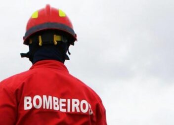Reacendimento na Capinha agora com 5 meios aéreos no combate