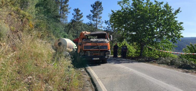 Remoção de veículo pesado em Oleiros