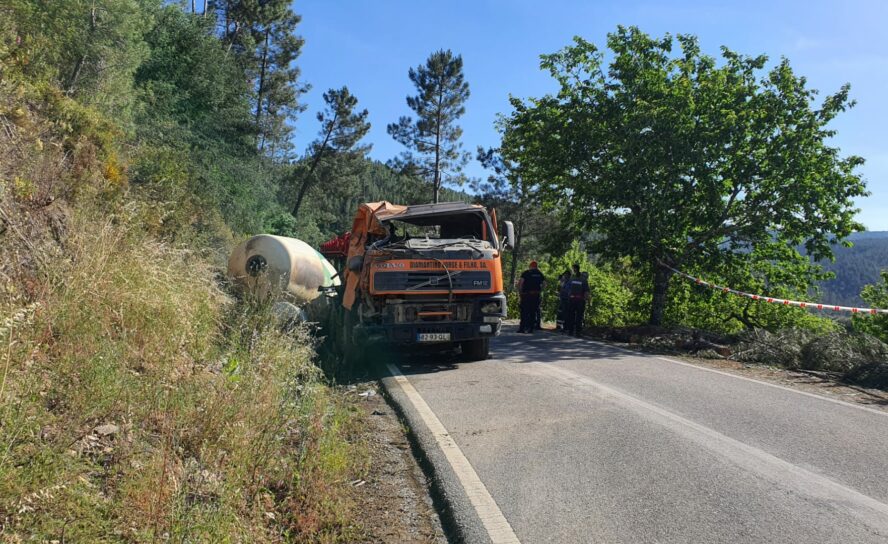 Remoção de veículo pesado em Oleiros