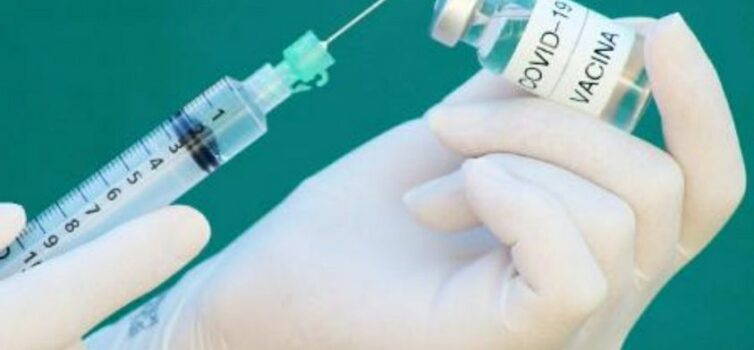 Segundas doses da vacina contra a covid-19 começam a ser administradas este domi