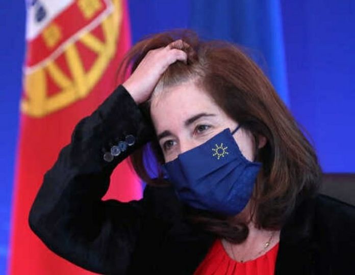 Segurança Social recebeu desde segunda-feira 49.000 pedidos de apoio de trabalha