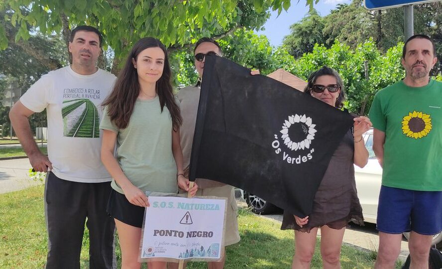 Verdes colocam bandeira negra