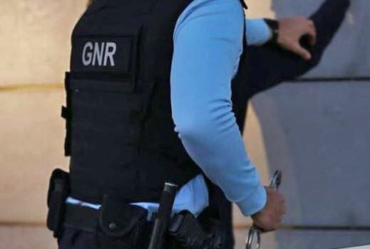 atenção por tráfico de droga e arma proibida