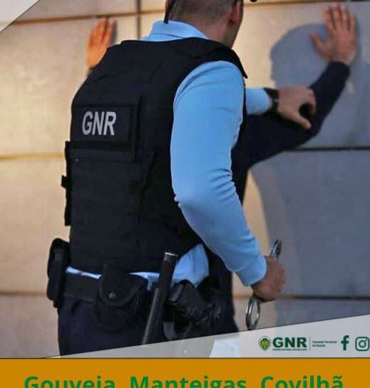 atenção por tráfico de droga e arma proibida