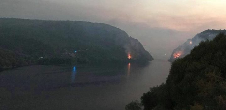 Em Vila Velha incêndio passa para a outra margem