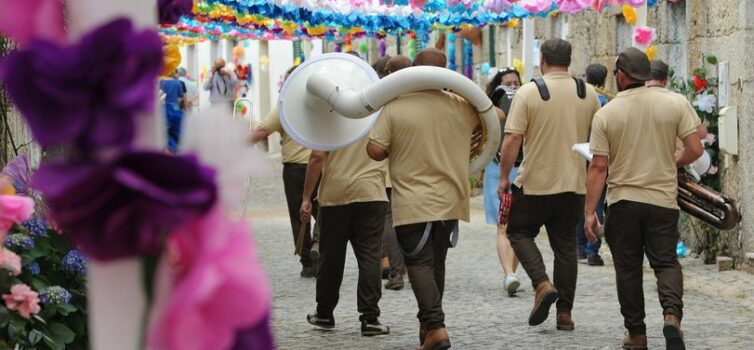 As ruas floridas desta aldeia do concelho de Idanha-a-Nova, fruto do árduo traba