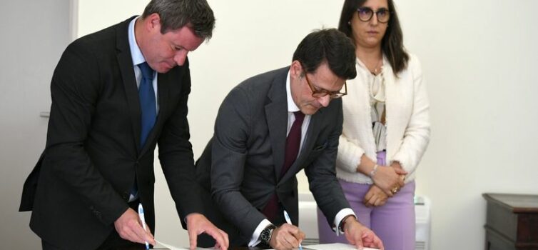 Assinatura de protocolo