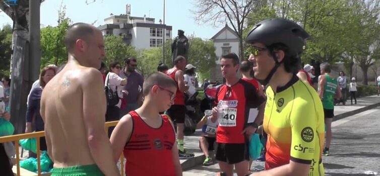 Cerca de meio milhar de atletas participaram na tradicional Meia e Mini Maratona