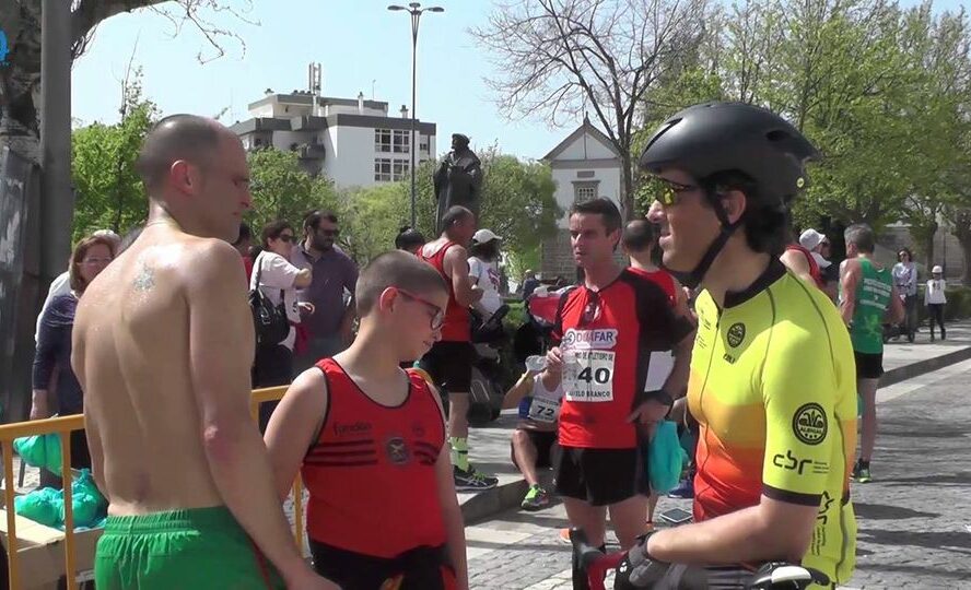 Cerca de meio milhar de atletas participaram na tradicional Meia e Mini Maratona