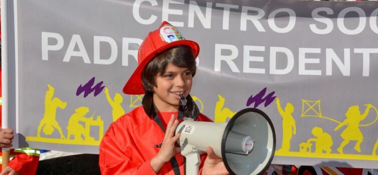 Crianças desfilam pelo Ciclo Urbano da Água