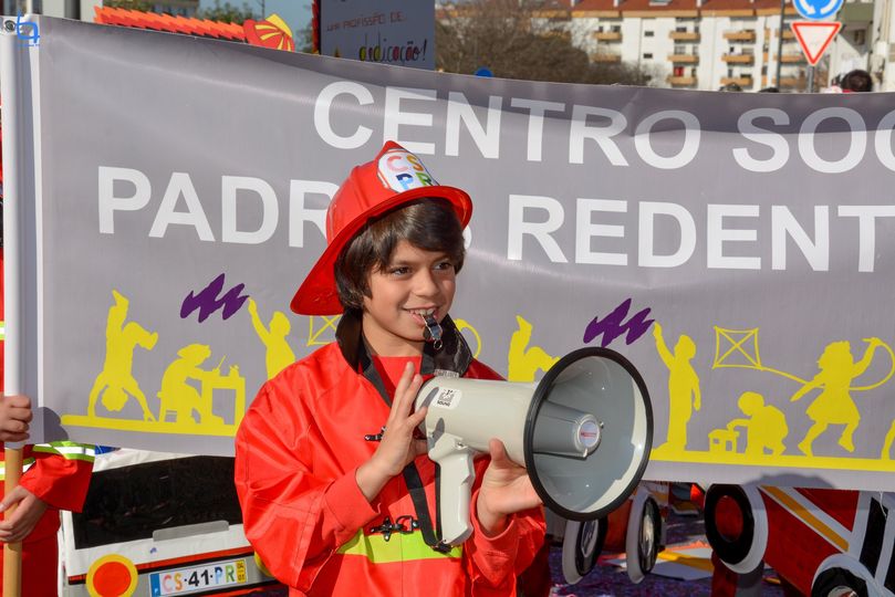 Crianças desfilam pelo Ciclo Urbano da Água