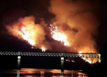 Em Vila Velha incêndio passa para a outra margem.