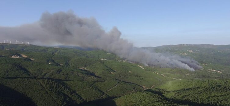 Fogo às portas de Oleiros