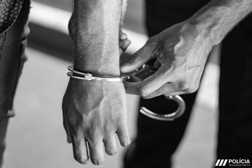 Homem de 29 anos detido pelo crime de Violência Doméstica contra o pai