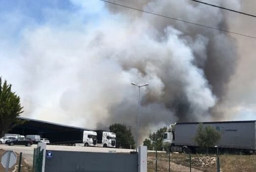 Incêndio perto da Guarda mobiliza mais de 100 bombeiros e 8 meios aéreos.