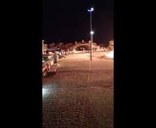 Madeiro arde antes da noite de Natal