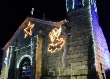 Milhares de pessoas assistiram ao acender do maior madeiro do Natal a nível naci