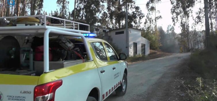O incêndio que hoje deflagrou em Vale do Cobrão