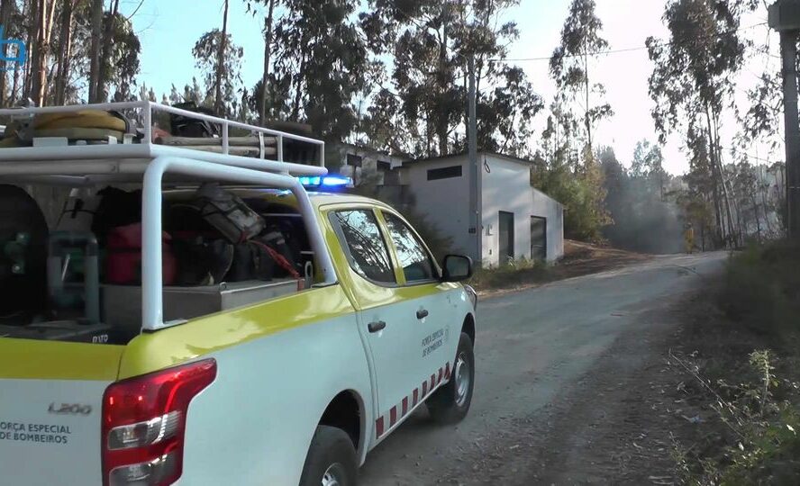 O incêndio que hoje deflagrou em Vale do Cobrão