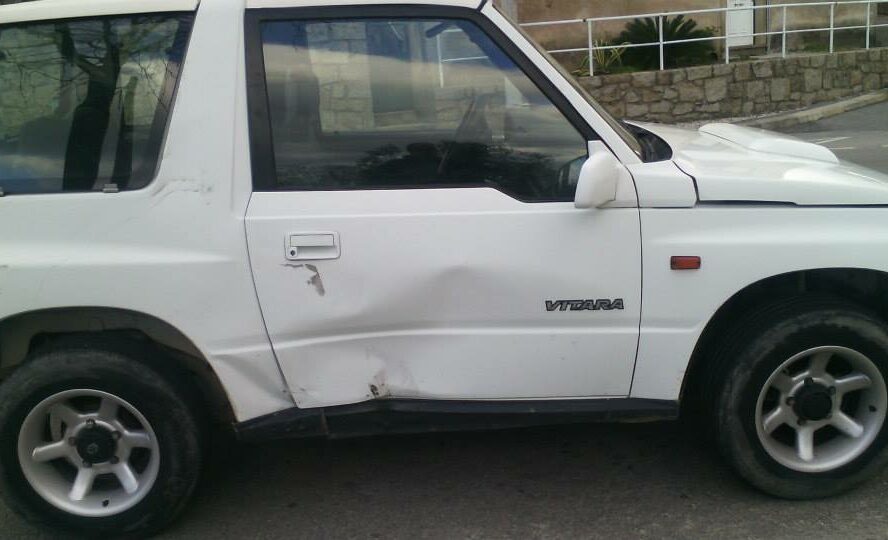 O local do embate quando o jeep se atravessa na frente do motociclista...