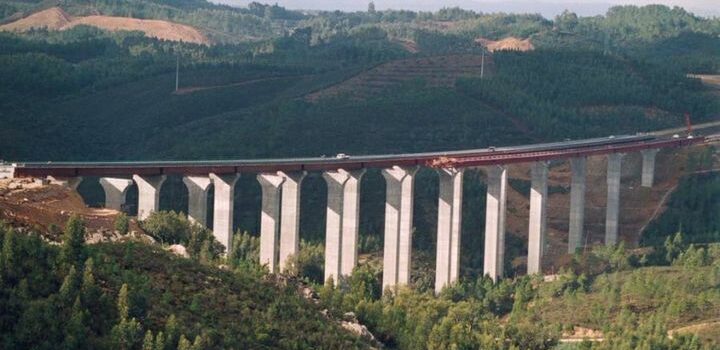 Viaduto na A23