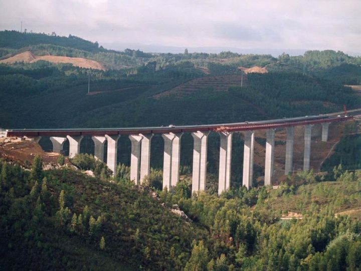 Viaduto na A23