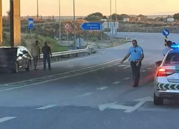 Acidente com três viaturas resulta em ferido ligeiro