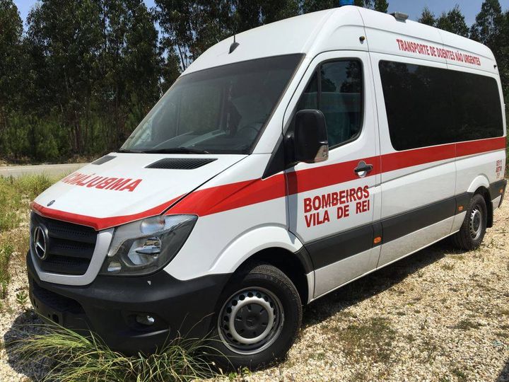 Bombeiros de Vila de Rei apresentam nova ambulância
